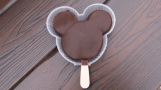 上海ディズニーのアイスMickey’s Ice Cream Classic（チョコレート）の画像