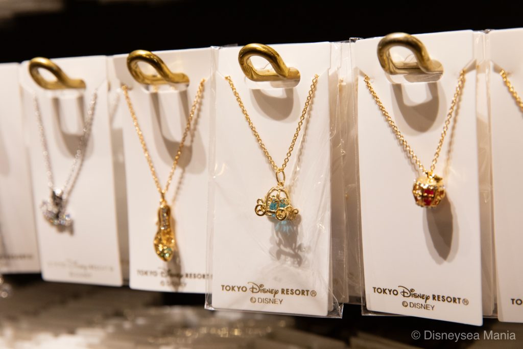 ディズニーランド・シーで買えるネックレスの画像