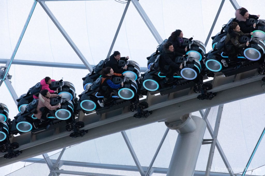 上海ディズニーランドのアトラクション「トロン・ライトサイクル・パワー・ラン」の画像