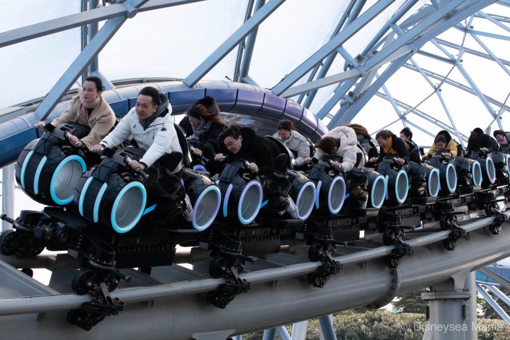 上海ディズニーランドのアトラクション「トロン・ライトサイクル・パワー・ラン」の画像