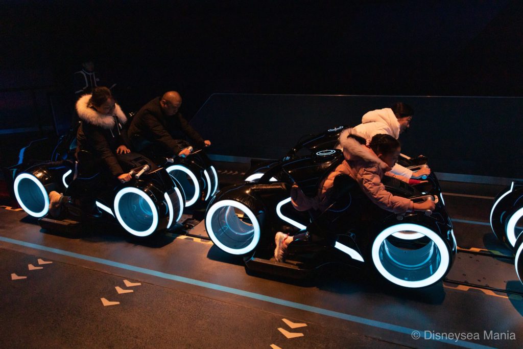 上海ディズニーランドのアトラクション「トロン・ライトサイクル・パワー・ラン」の画像