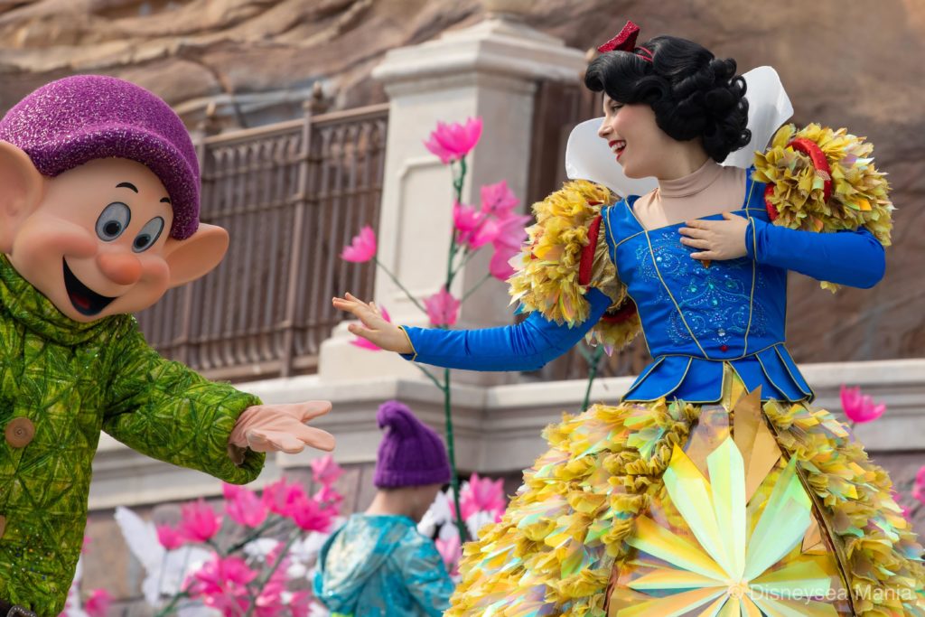 上海ディズニーランドのキャッスルショー「ゴールデン・フェアリーテイル・ファンファーレ」の画像