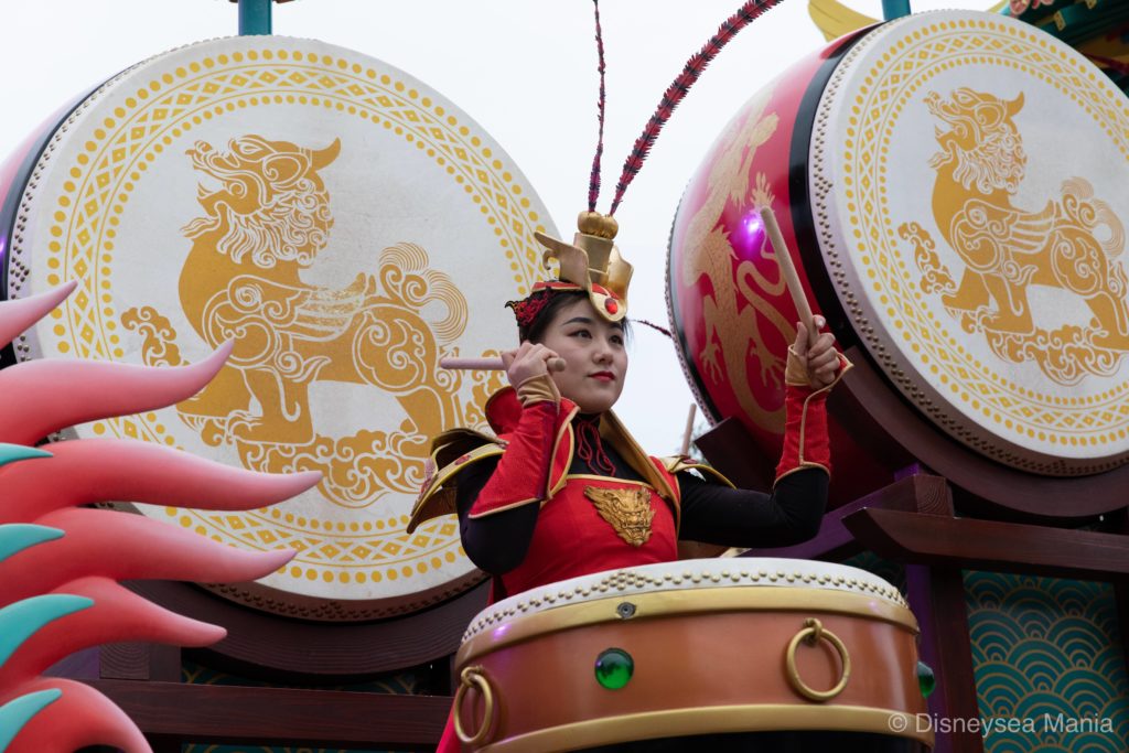 上海ディズニーランドのパレード「ミッキーのストーリーブック・エクスプレス」の写真