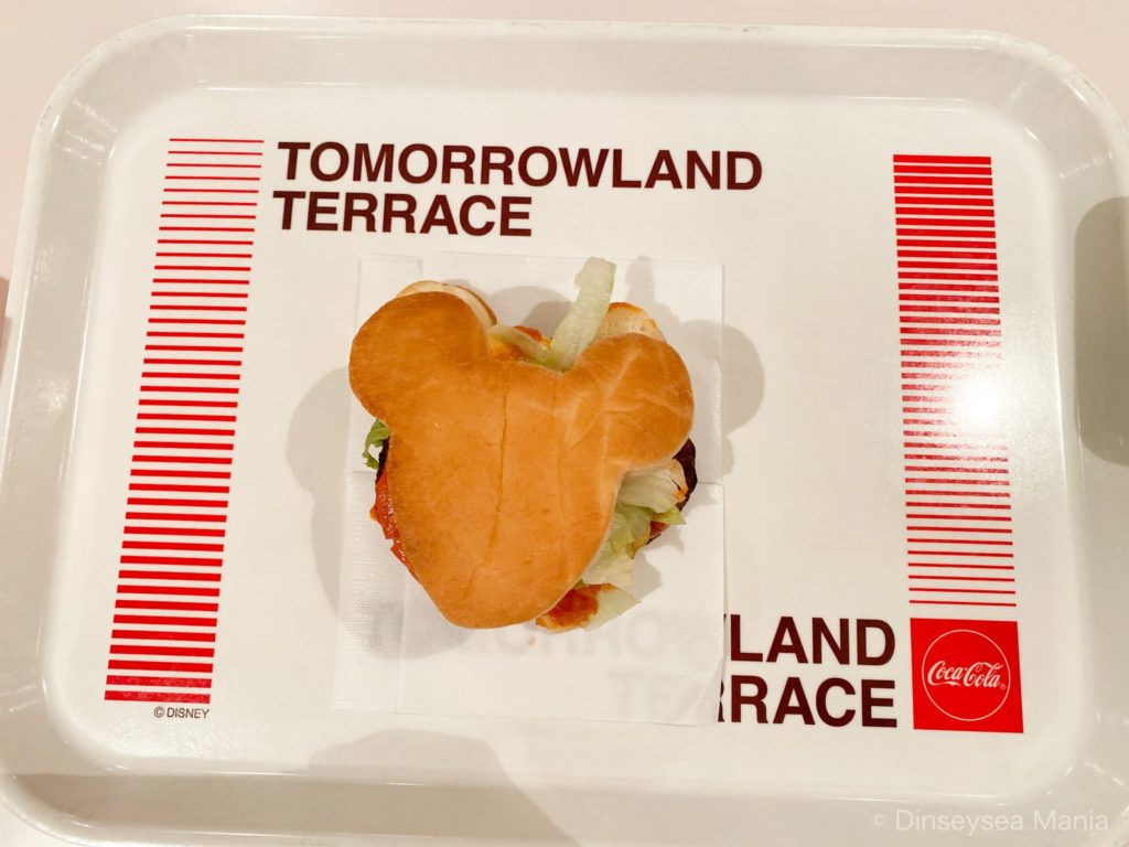 トゥモローランド・テラスのミッキーブレッドのハンバーガーの画像